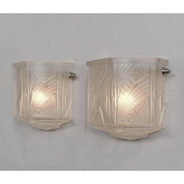 Art Deco Hettier Vincent & Hanots French Art Deco Frosted Glass Pocket Wall Sconces 1930s - A Pair For Sale - Image 3 of 14
