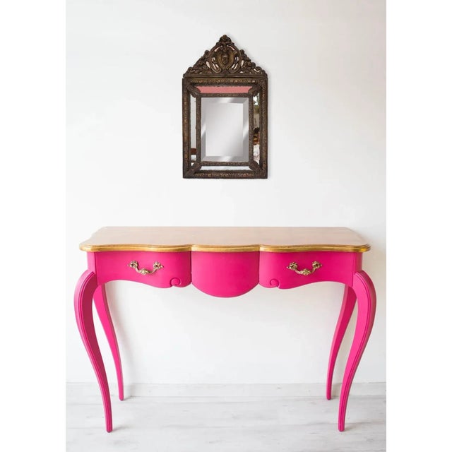 The central bevelled mirror measures: 24*17,5 cm