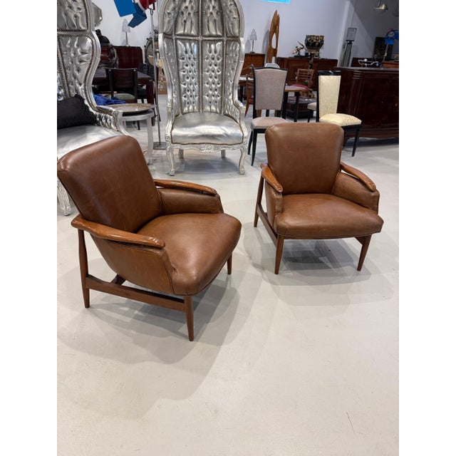 Mid-Century Modern Pair of Mid Century Modern Leather Club Chairs For Sale - Image 3 of 12
