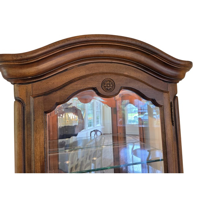 1990s Ethan Allen Country French Curio Cabinet Glass Display Case China Hutch Lighted For Sale - Image 15 of 18