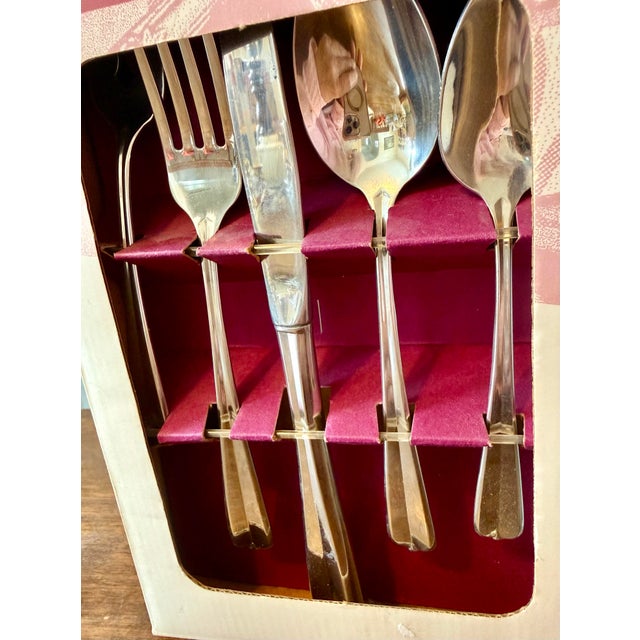 Oneida Artesia Quality Stainless Silverware For Sale - Image 6 of 12