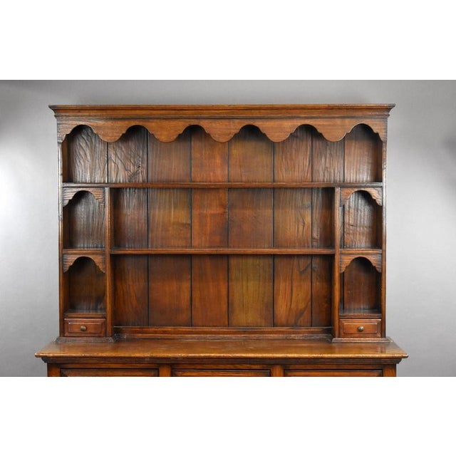 18th-Century Style Oak Dresser with Plate Rack An attractive oak dresser in the traditional 18th-century English country...