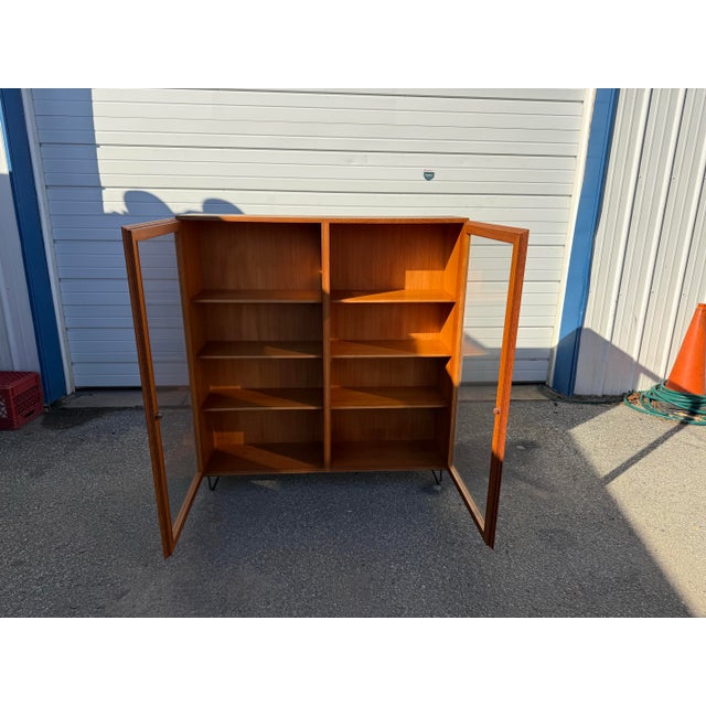 Mid Century Danish Modern Oman Junn Teak Bookcase on Hairpin Legs For Sale In Philadelphia - Image 6 of 12