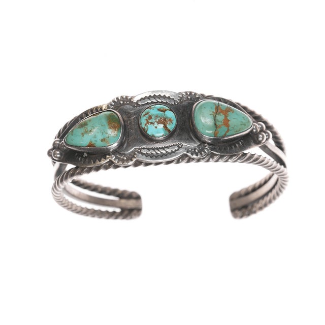 Native American 6.25" c1930's Navajo stamped silver twisted wire cuff bracelet with turquoise For Sale - Image 3 of 10