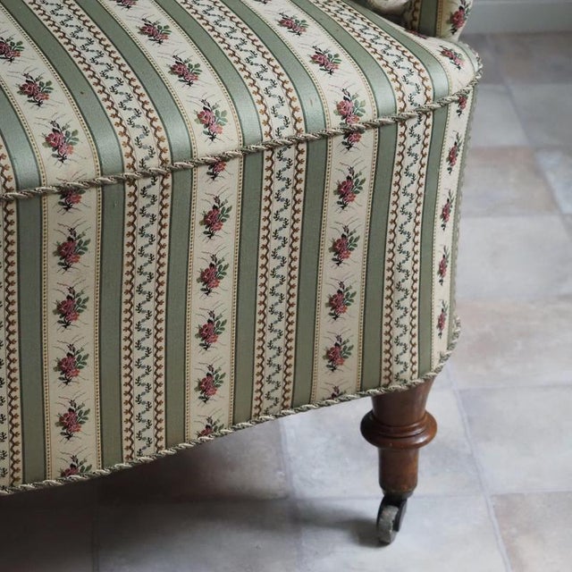 A two-seater bench of french origin, stylistically reminiscent of napoleon iii and dating from around 1880. The curved...