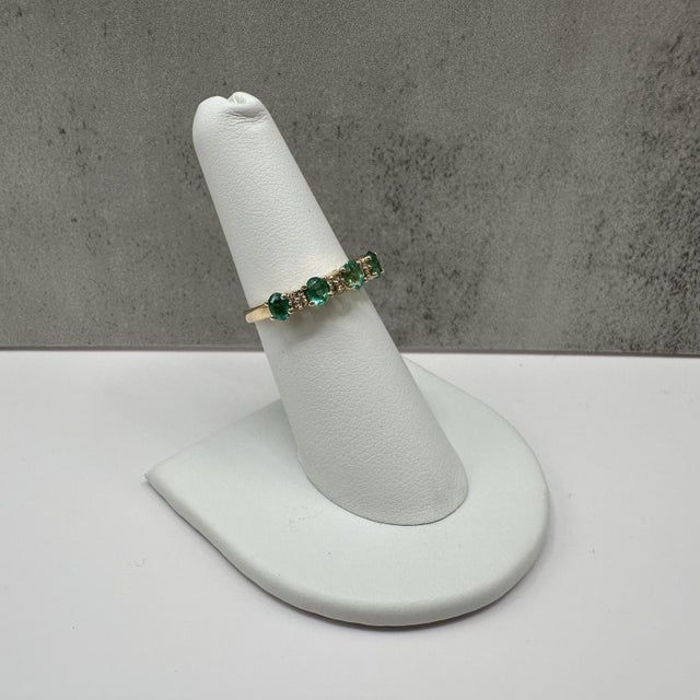 Contemporary Emerald Diamond Ring 10kt Yellow Gold Five Stone Size 6 New For Sale - Image 3 of 6