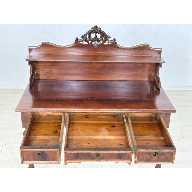 Stylish Biedermeier desk from around 1880. The piece is in good, well-maintained condition. A characteristic feature is...