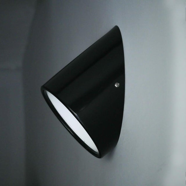 Wall lamp from the 1970s. Made in Italy by Arteluce. Designed by Cini Boeri. In good overall condition, with normal signs...