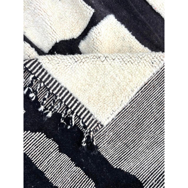 Hand-Knotted Stunning Moroccan Berber Beni Wool Rug For Sale - Image 4 of 9