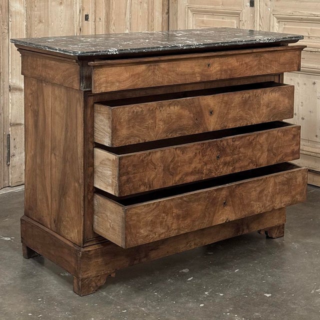 19th Century French Louis Philippe Burl Walnut Marble Top Commode For Sale - Image 15 of 18