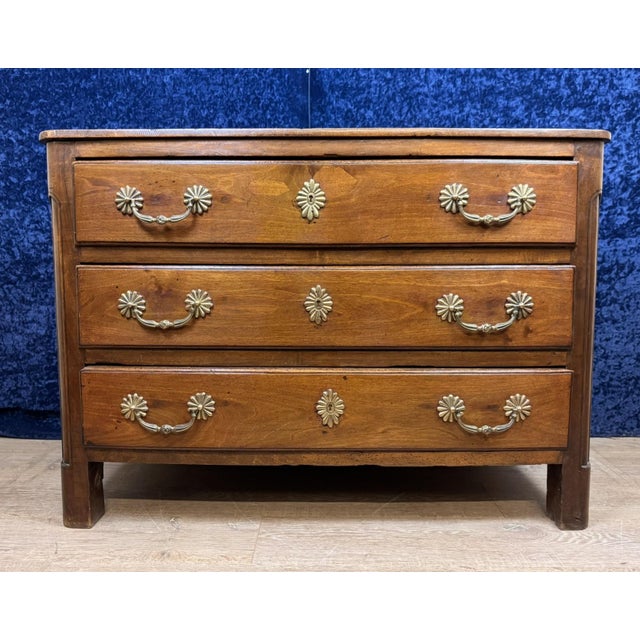 Brown Louis XIV Curved Chest of Drawers in Walnut, 1700s For Sale - Image 8 of 9