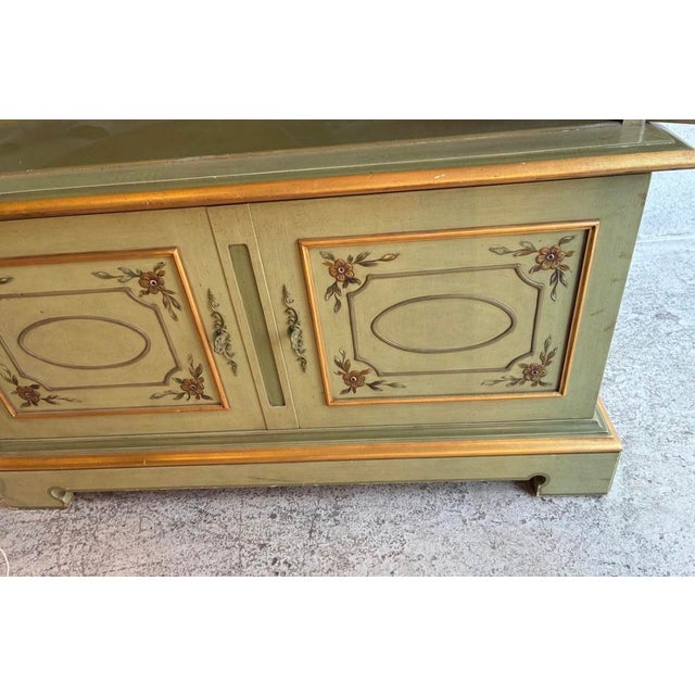 John Widdicomb Rare John Widdicomb French Regency Style Bonnet Top Display Cabinet, Circa 1960s For Sale - Image 4 of 10