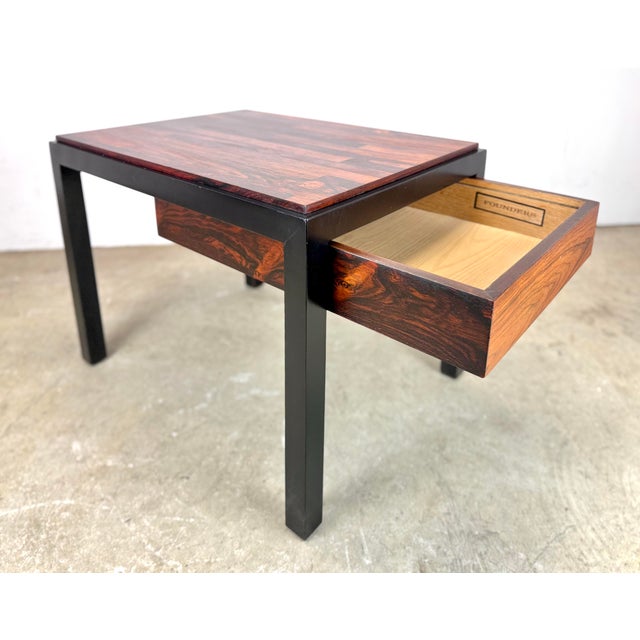 Mid Century Modern Rosewood and Ebonized Wood Side Table by Founders Furniture For Sale In New York - Image 6 of 12