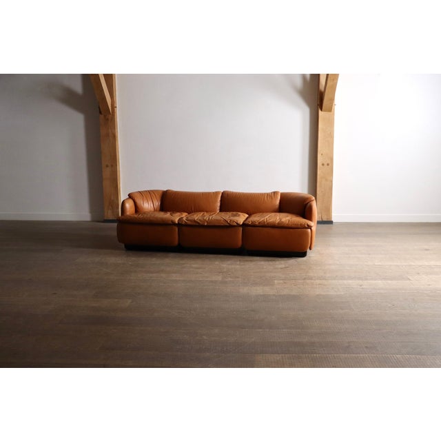 Mid-Century Modern Confidential Sofa in Cognac Leather by Alberto Rosselli for Saporiti, Italy, 1970s For Sale - Image 3 of 14