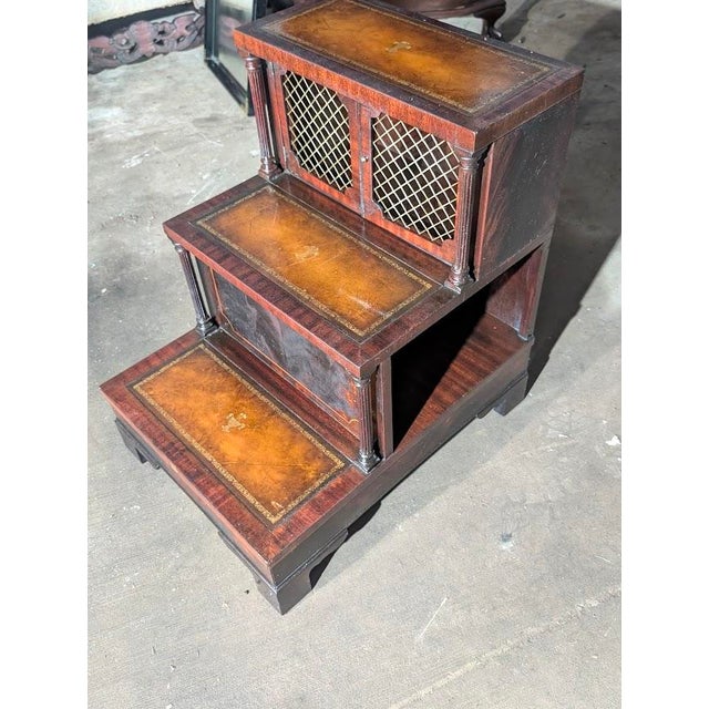 Early 19th Century Regency Mahogany Library Steps Cabinet – Tooled Leather Insets & Brass Grille Doors For Sale - Image 4 of 7