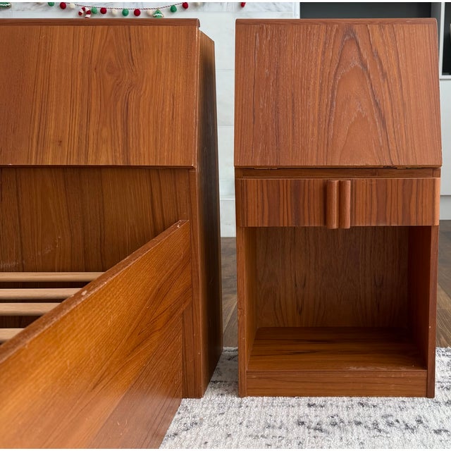 1950s Danish Modern Teak Bedroom Suite — Nordisk Andels-Eksport — Queen Bed, Floating Nightstands & 10-Drawer Dresser A...