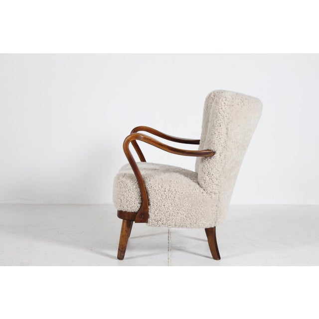 Danish Art Deco Lounge Chair in Beech and Sheepskin in the style of Viggo Boesen for Fritz Hansen, 1940s For Sale - Image 9 of 18