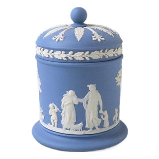 Wedgwood Jasperware Box Neoclassical Style For Sale