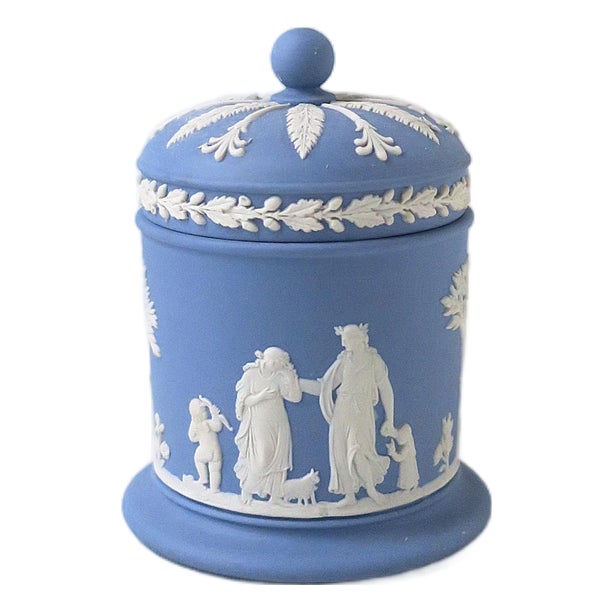 Wedgwood Jasperware Box Neoclassical Style For Sale