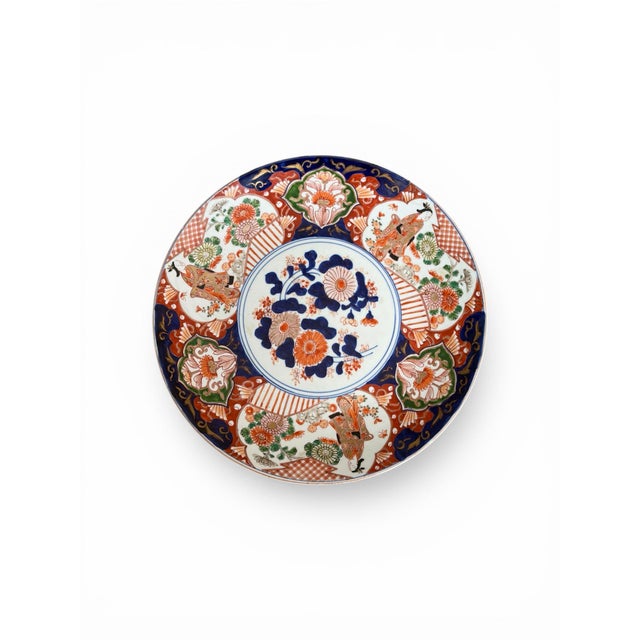 Large 14-Inch 19th-Century Japanese Imari Scalloped Porcelain Charger For Sale - Image 4 of 12