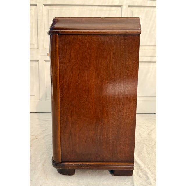 Brown 1930s Art Deco Nightstand With Bakelite Hardware Details For Sale - Image 8 of 15