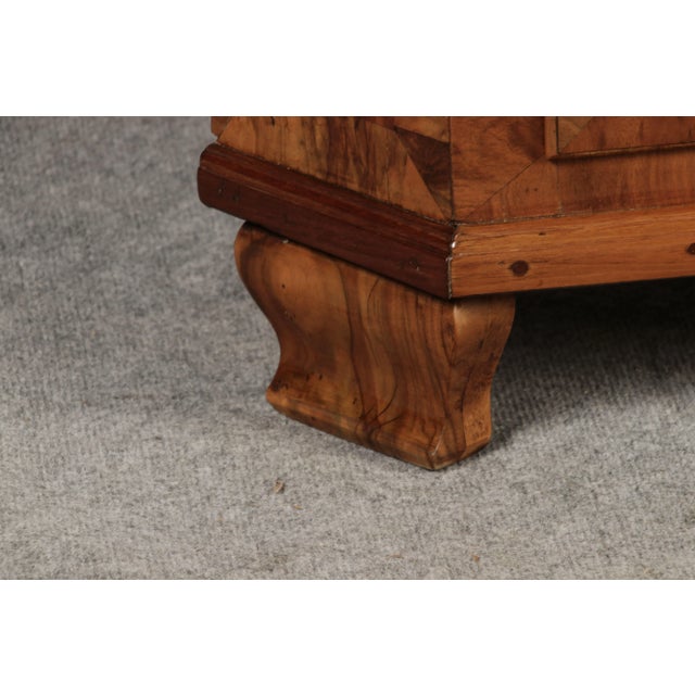 Antique Baroque Corner Cupboard in Walnut Veneer, 1800 For Sale - Image 13 of 18