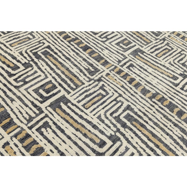Gray Modern Geometric Wool Area Rug - Abstract Maze Pattern in Charcoal and Cream For Sale - Image 8 of 11