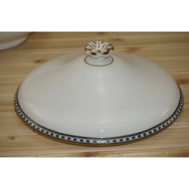 1990s Vintage Mid-Century Modern Wedgwood Colonnade Covered Serving Bowl For Sale - Image 5 of 6
