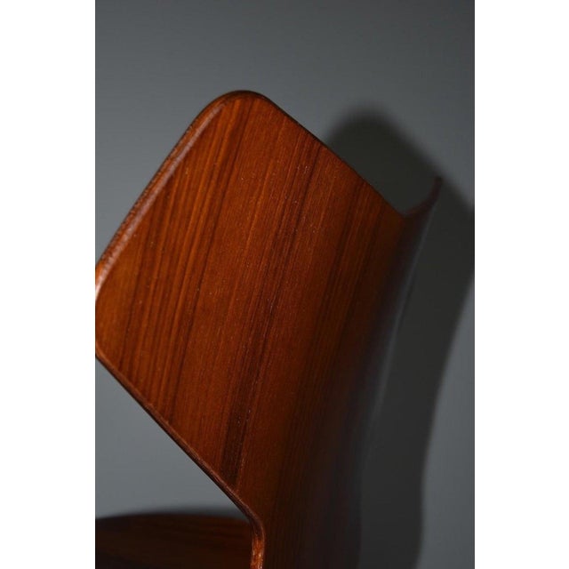 Twelve Grand Prix Wooden Chairs by Arne Jacobsen for Fritz Hansen, 1950, Set of 12 For Sale - Image 10 of 18