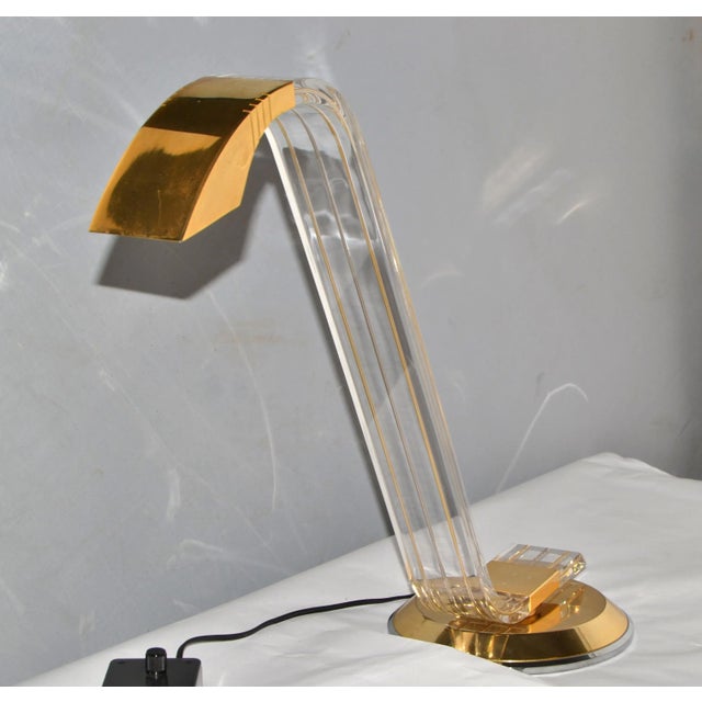 1970s Pair Italian Arredoluce Style Mid-Century Modern Swing Brass Lucite Table Lamps For Sale - Image 5 of 12