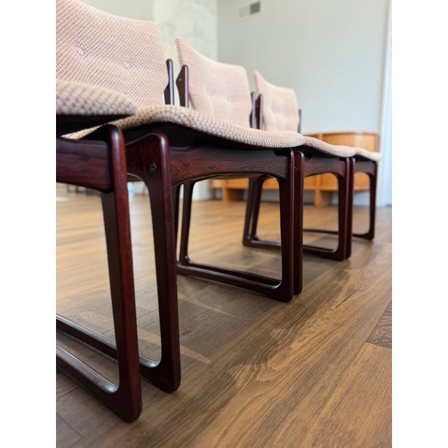 Set of Four Danish Modern Sculptural Rosewood Cantilever Dining Chairs, Denmark, C. 1970 For Sale - Image 4 of 16