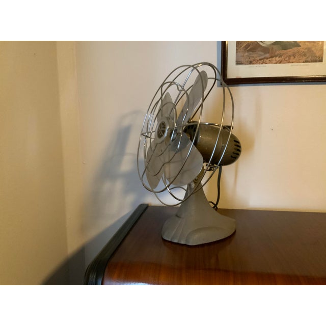 Metal 1940s Industrial Manning-Bowman Model 51 Oscillating Desk Electric Fan For Sale - Image 7 of 11