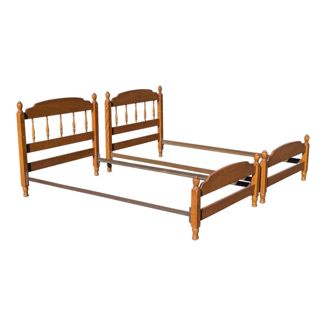 Pair of 1960s Ethan Allen Solid Baumritter Maple Twin Size Bedframes For Sale