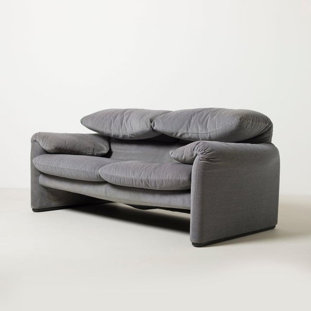 Maralunga Two-Seater Sofa by Vico Magistretti for Cassina, Italy, 1980s For Sale - Image 6 of 11