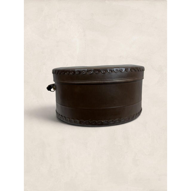 English Victorian Faux Bois Leatherette Hat Box For Sale - Image 11 of 12