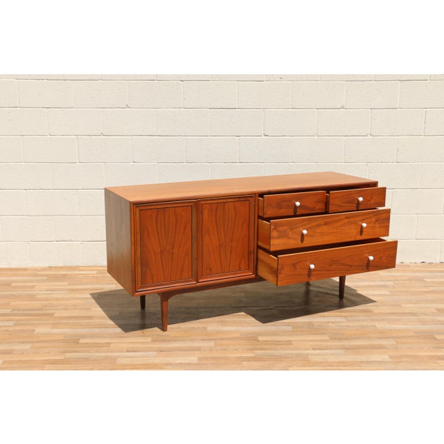 Kipp Stewart & Stewart MacDougall for Drexel Declaration Mid-Century Walnut Dresser | 10 Drawers | Circa 1950s For Sale - Image 9 of 18