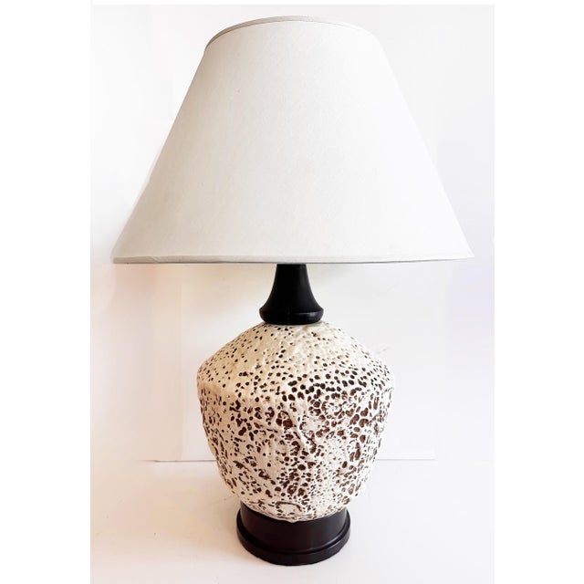 Mid-Century Modern Early 20th Century Mid-Century Modern Lava-Textured Glaze Ceramic Table Lamp For Sale - Image 3 of 7