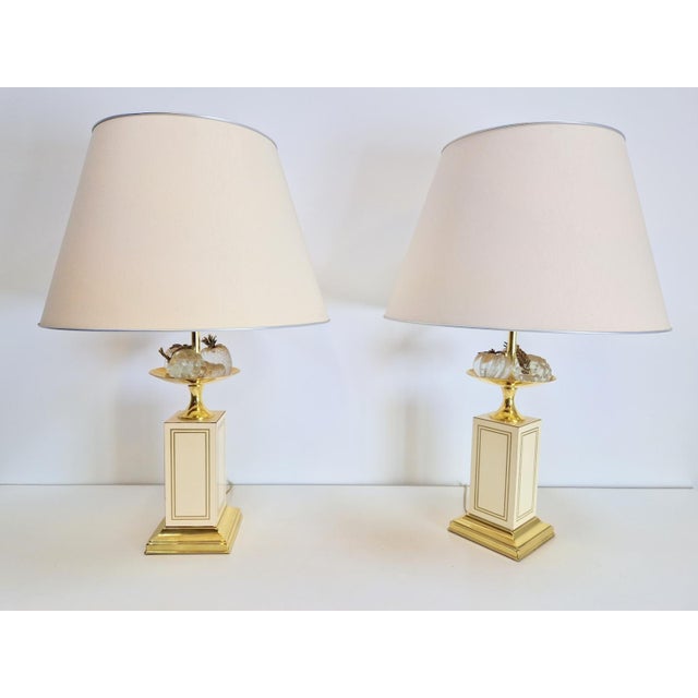 Hollywood Regency Regency Fruit Bowl Table Lamps in Brass and Crystal from Maison Le Dauphin, 1970s, Set of 2 For Sale - Image 3 of 13