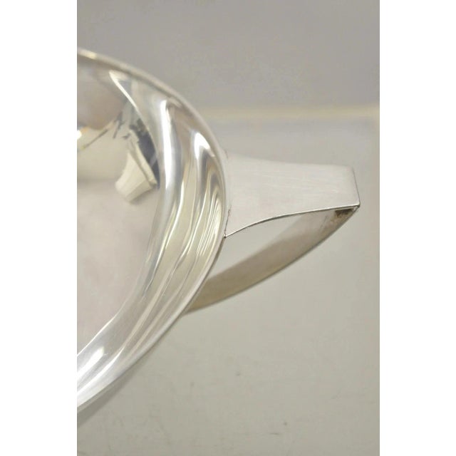Silver Early 20th Century l.b.s. Co. English Sheffield Round Silver Plated Twin Handle Shallow Bowl Dish For Sale - Image 8 of 10