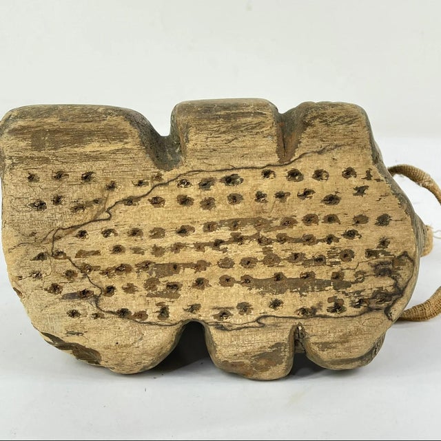 Wood Early 20th Century Tabwa Figural Stool with Strap For Sale - Image 7 of 8