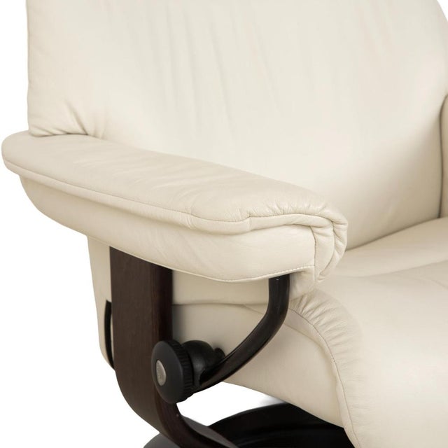 Cream Set of Sunrise Leather Recliner Chair with Ottoman from Stressless For Sale - Image 8 of 18