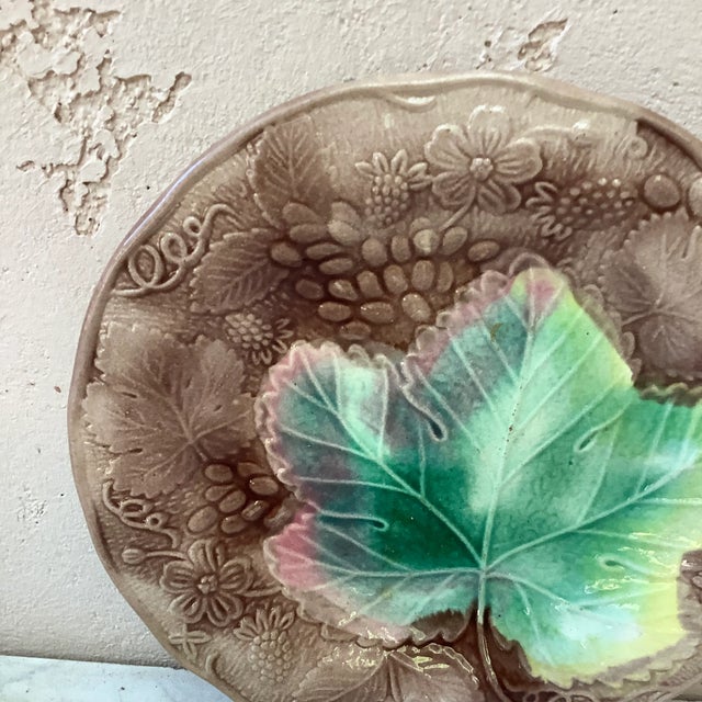 Victorian 19th Century English Majolica Strawberries Plate For Sale - Image 3 of 6