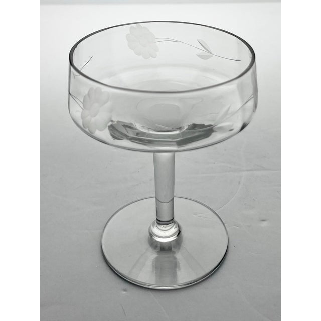 1940s Vintage Set of 7 Coupe Optic Etched Flower Champagne Glasses For Sale - Image 4 of 5