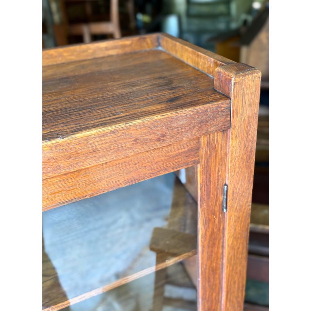 1910s Arts & Crafts Mission Oak Book Case or Cabinet For Sale In San Francisco - Image 6 of 11