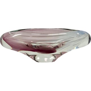 Glass Bowl in Rose by Rudolf Beránek for Skrdlovice, 1960s For Sale