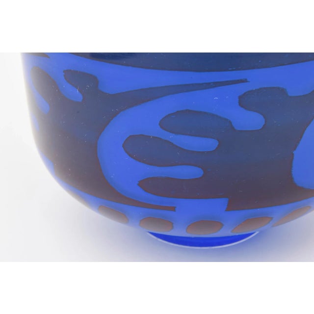 Orrefors Vintage Swedish Signed Abstract Blue Glass Bowl by Gunnar Cryen Graal, for Orrefors, Cobalt Blue For Sale - Image 4 of 11