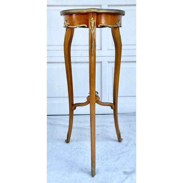 Here is a stunning piece in French Louis XV design with a wonderfully, unique shaped green marble top and brass details...