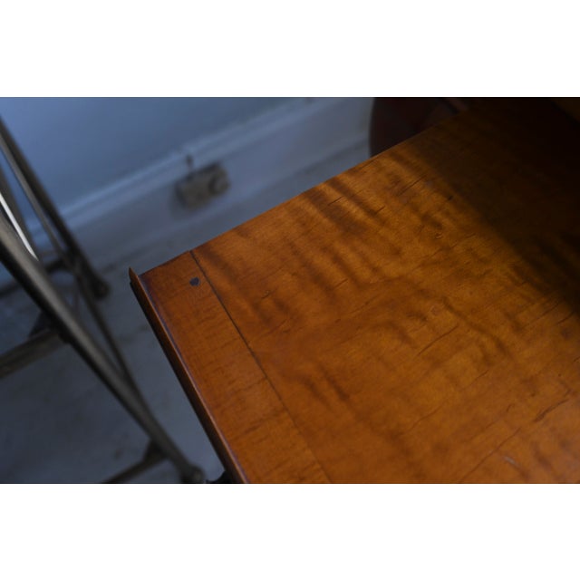 1990s Vintage Eldred Wheeler Tiger Maple Tea Table Scalloped Skirt Queen Anne Legs Colonial Reproduction For Sale - Image 10 of 11