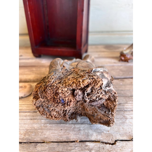 Early 19th Century Carved Chinese Immortal Deity Figurine in the Red Throne Chair For Sale - Image 9 of 12