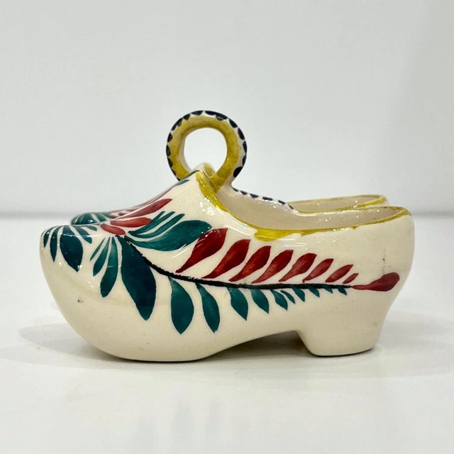 1950s Vintage French Hb Majolica Pottery Red Green Cream Clogs Salt & Pepper Holder For Sale - Image 5 of 13